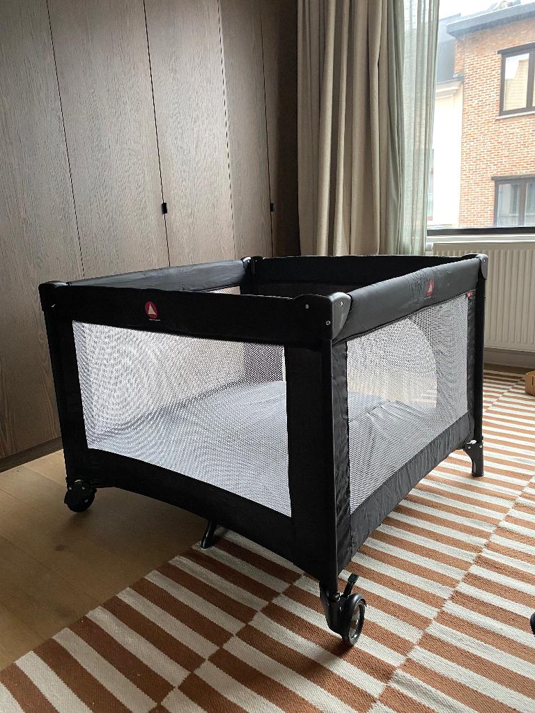 Topmark opvouwbare box of reisbedje, Kinderen en Baby's, Ophalen, Zo goed als nieuw, Wieltjes