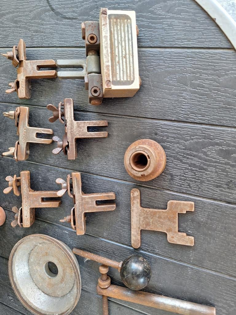Affûteuse industrielles MAIER.  Pour couteaux de surjetteuse, Enlèvement
