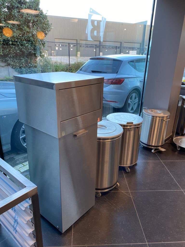 plonge en inox avec poubelle à pédale, Maison & Meubles, Accessoires pour la Maison | Poubelles, Neuf, Inox, À pédale, Enlèvement ou Envoi