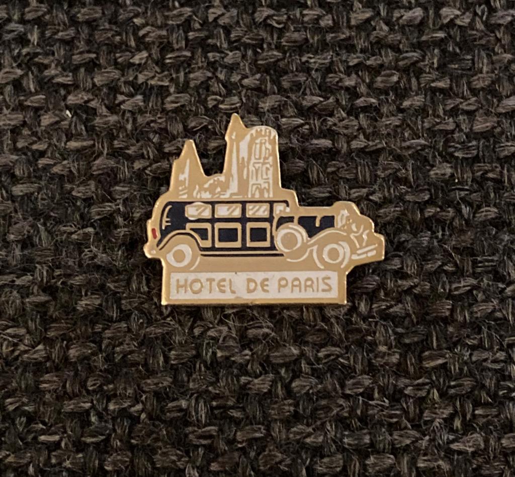 PIN - HOTEL DE PARIS - MONTE CARLO - MONACO - FRANCE, Verzamelen, Verzenden, Gebruikt, Overige onderwerpen, Speldje of Pin