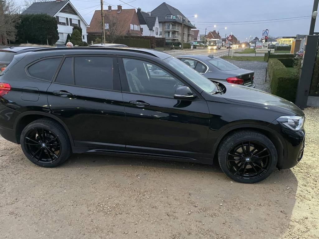 BMW X1 dashcam/sportpakket/automaat/velgen 19''/71000 km, Stof, Euro 6, Zwart, 5 zetels