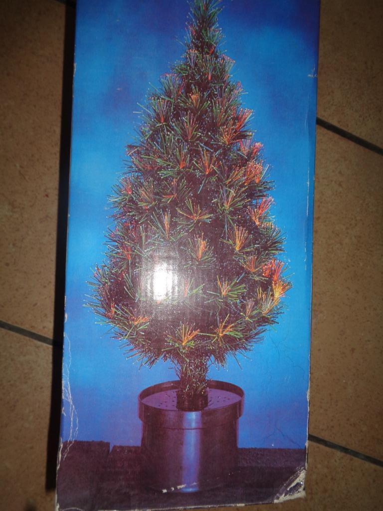 Zelfverlichtende kersboom met kerststal, Diversen, Ophalen