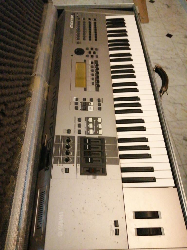 Vintage yamaha motif 6, Muziek en Instrumenten, Synthesizers, Ophalen, Motif
