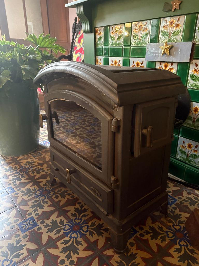 2 poêles à bois et/OU charbon en fonte, Enlèvement, Utilisé