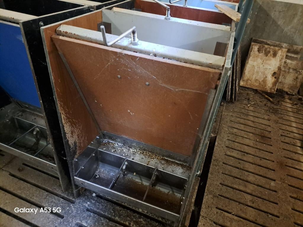 Varkens voederbakken, Dieren en Toebehoren, Ophalen, Gebruikt