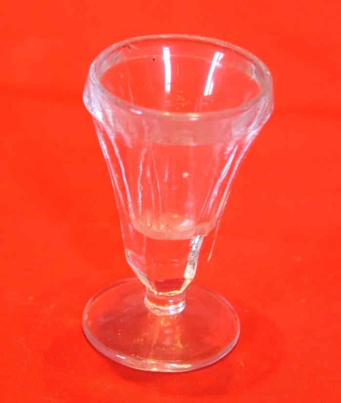 verre a liqueur evasé facette et pied rond (31), Enlèvement ou Envoi