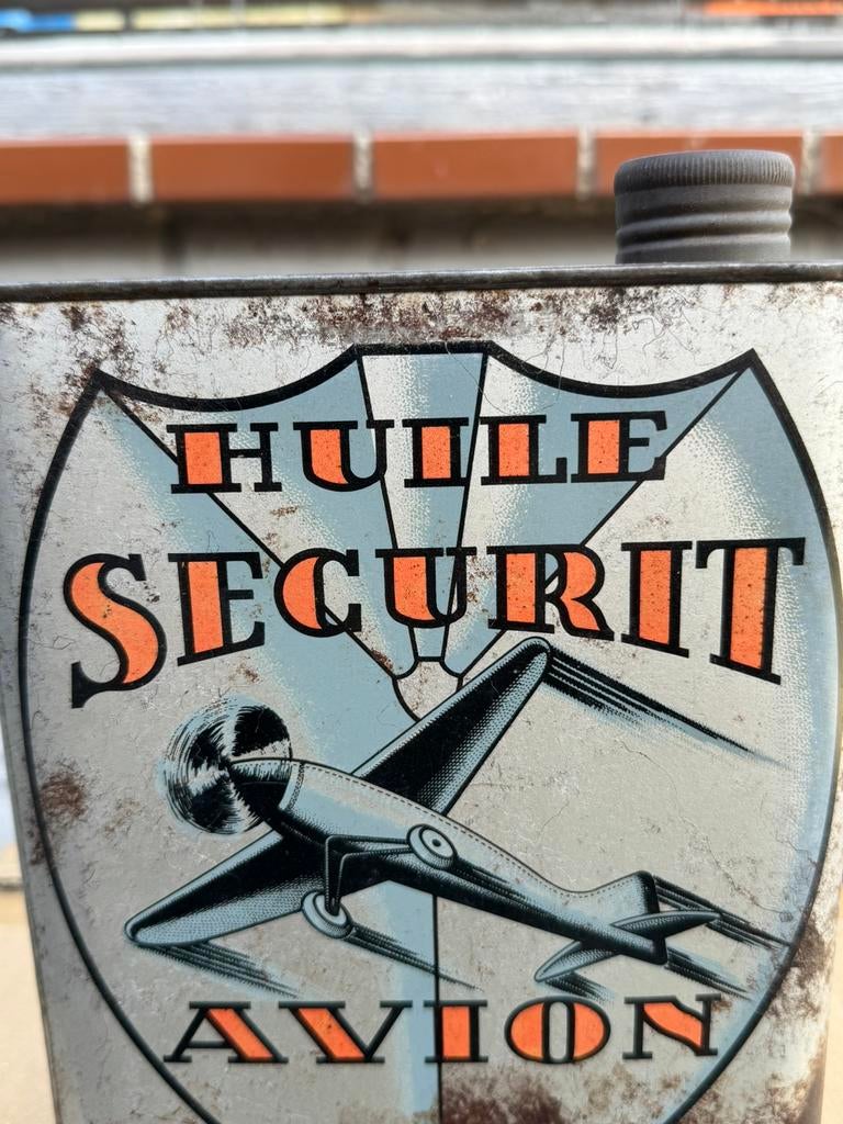Avion Security a vendu un bidon d'huile rare, Enlèvement ou Envoi, Utilisé, Emballage