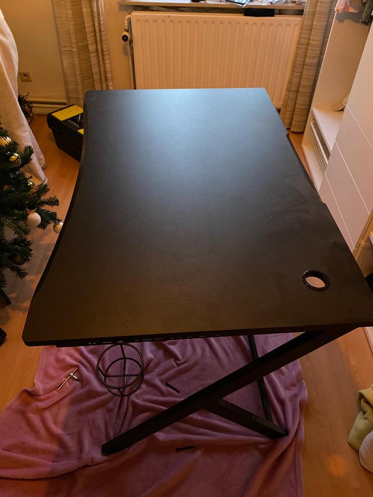 Gaming bureau, Ophalen, Zo goed als nieuw