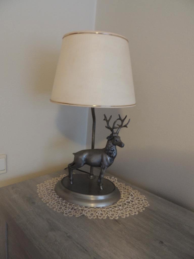 ZEER MOOIE STAANDE LAMP IN TIN MET EEN HERT, Huis en Inrichting, Ophalen of Verzenden, Zo goed als nieuw