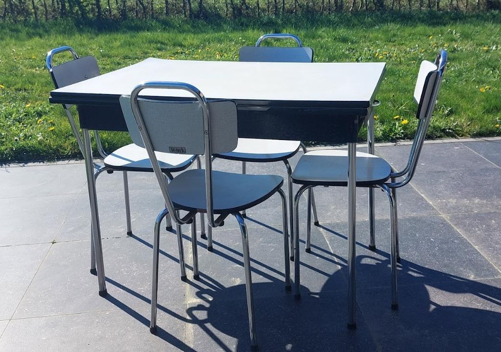 Ensemble table et 4 chaises Torck en formica blanc, Enlèvement