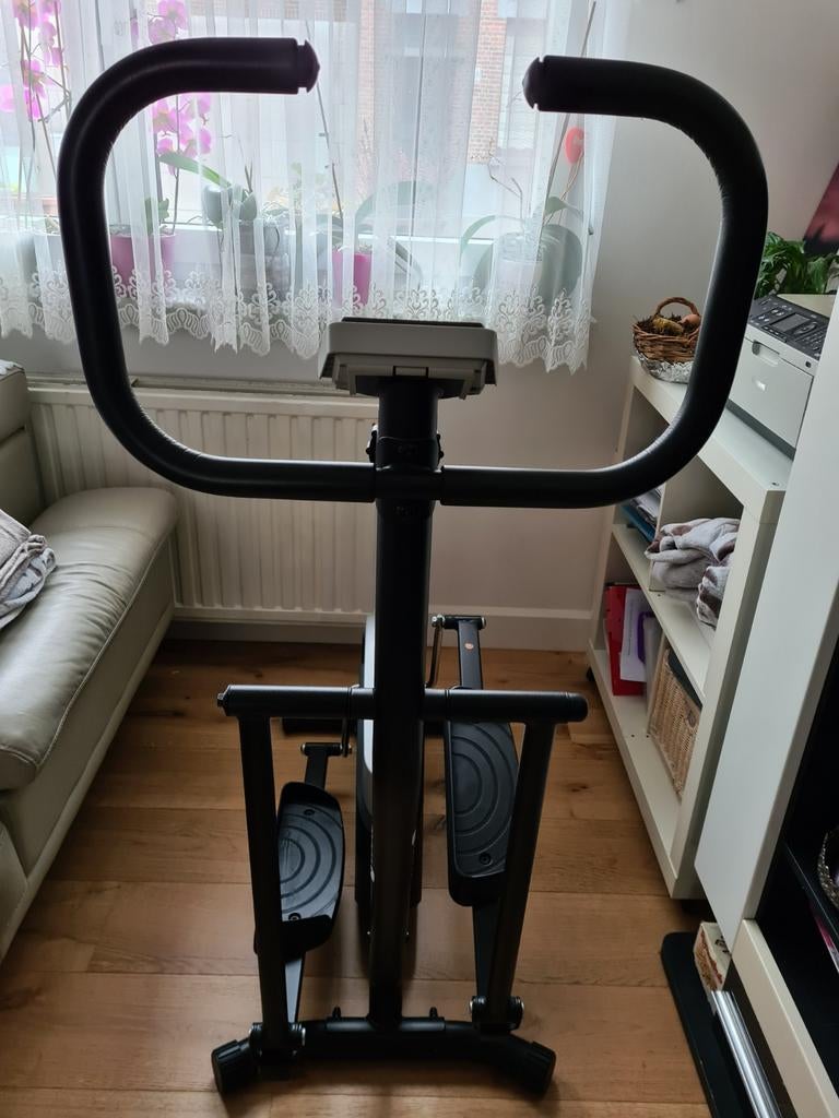 Hometrainer, Sport en Fitness, Fitnessapparatuur, Ophalen, Zo goed als nieuw, Metaal, Benen