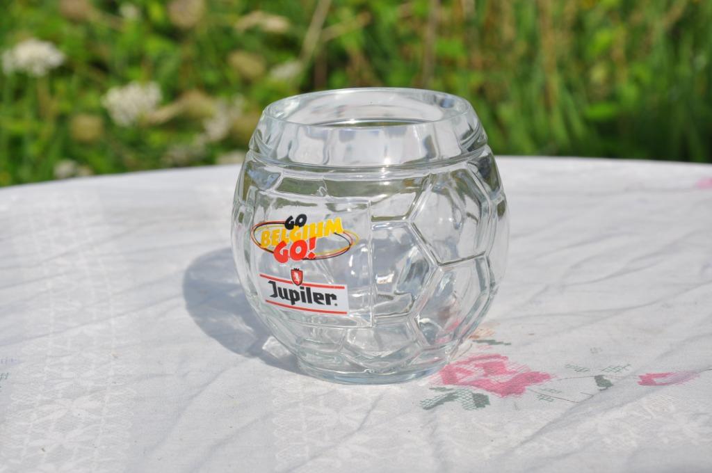 chope en verre jupiler ballon de foot, Collections, Enlèvement ou Envoi, Comme neuf, Chope(s), Jupiler