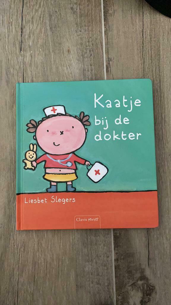 Kaatje bij de dokter Liesbeth Slegers, Ophalen of Verzenden, Zo goed als nieuw