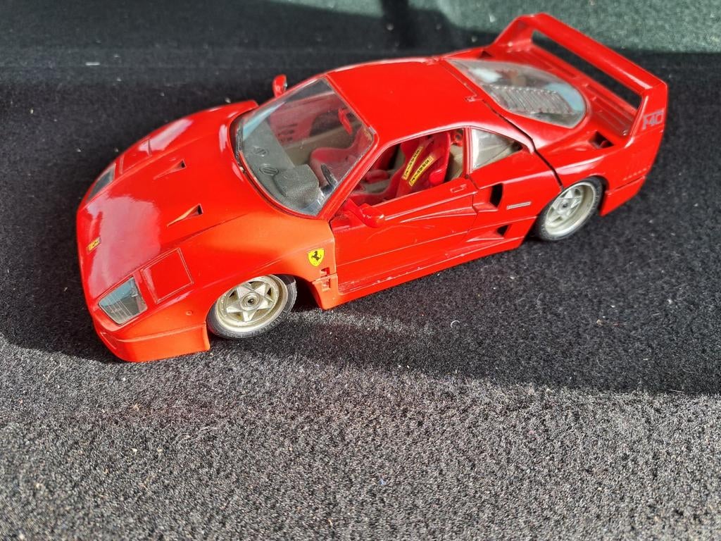 Ferrari F40 en 1/18 Burago. Rendez-vous possible sur bx, Enlèvement ou Envoi, Comme neuf, Burago