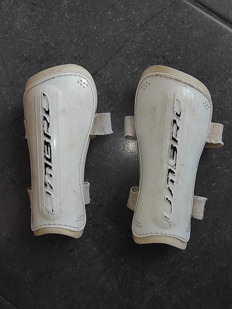 witte scheenbeschermers Umbro voor kinderen, Ophalen, Gebruikt