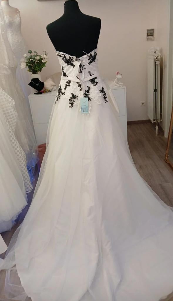 Robe de mariée Miss Paris, Enlèvement, Robe de mariée