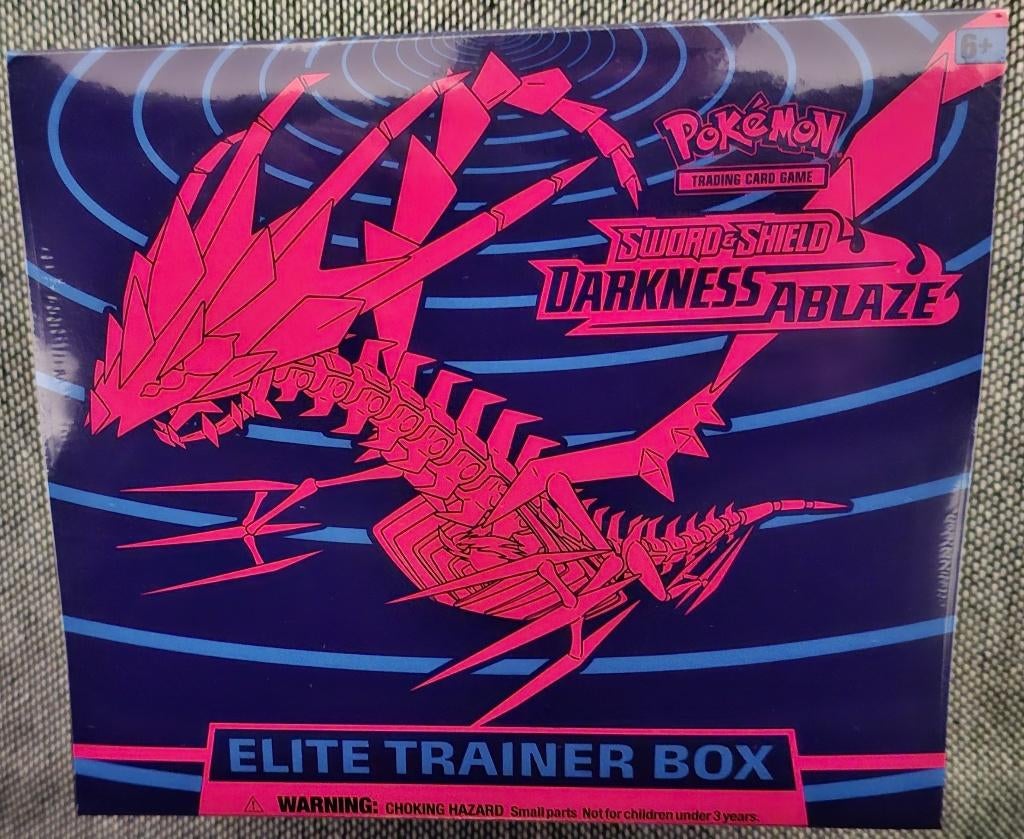 Pokemon Darkness Ablaze ETB, Ophalen of Verzenden, Nieuw, Overige typen, Foil