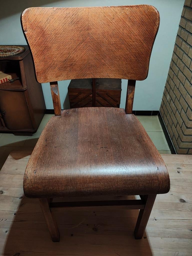 Antieke bruine stoel / bistrostoel, Ophalen