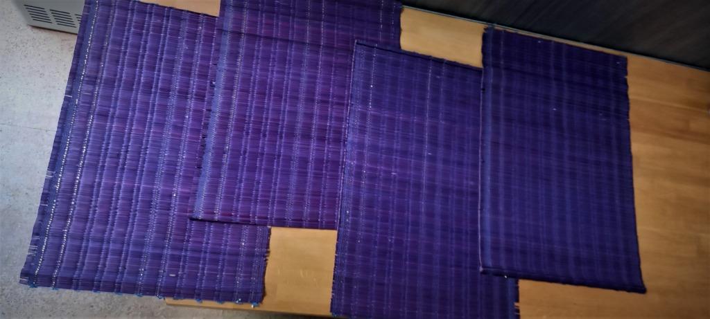 4 paarse rieten onderleggers 45/30, Huis en Inrichting, Ophalen of Verzenden, Gebruikt, Bord
