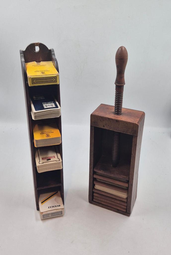 Presse de cartes vintage en bois et présentoir pour cartes, Enlèvement