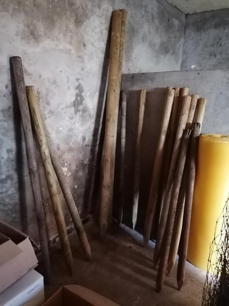 Weidepalen hout palen omheining, Ophalen, Zo goed als nieuw