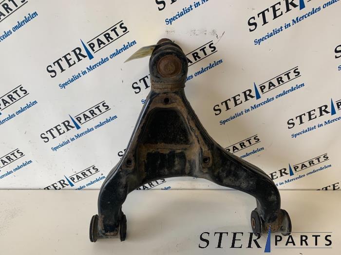 Draagarm links-voor van een Mercedes Sprinter, Gebruikt, -, Ophalen of Verzenden, -