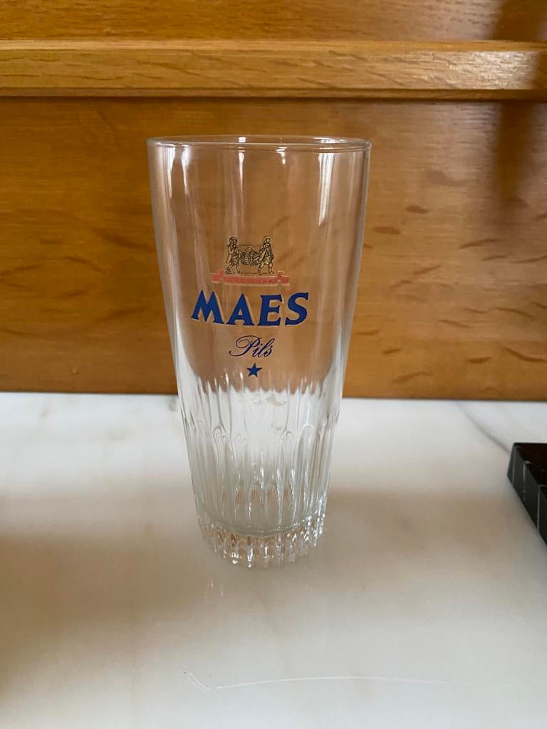 8 verres à bière Maes, Enlèvement, Comme neuf