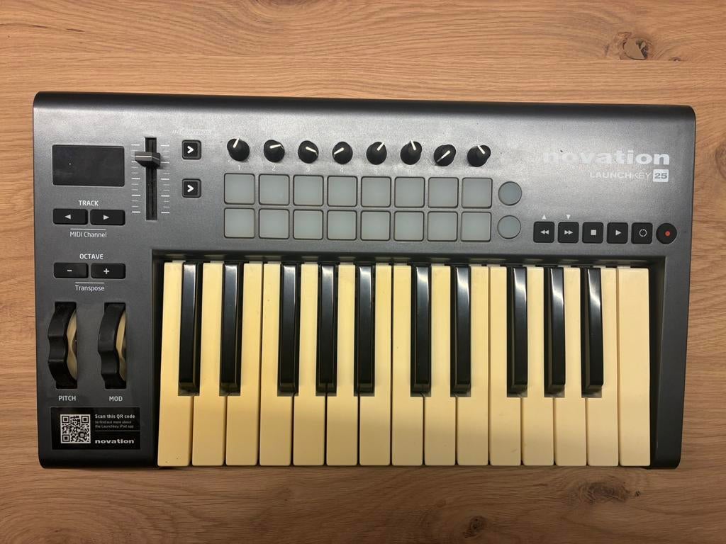 Novation launchkey 25 midi keyboard en launchpad., Enlèvement ou Envoi, Comme neuf, Novation