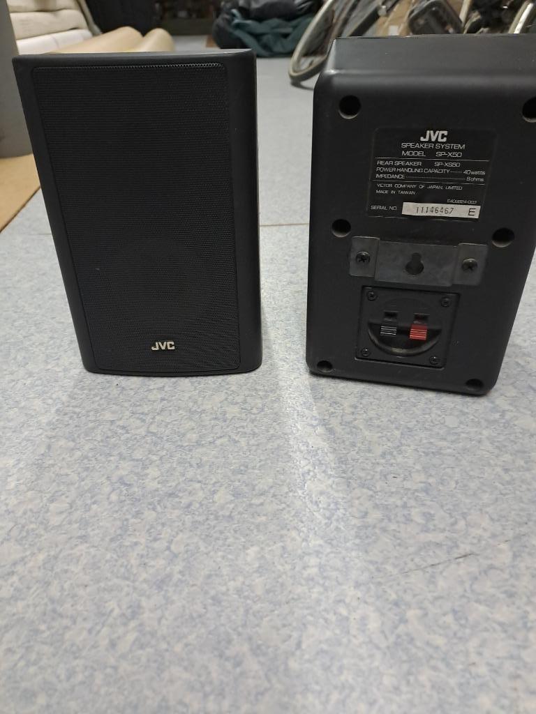 Twee luidsprekers JVC SP-X50, Enlèvement ou Envoi, JVC, 60 à 120 watts, Comme neuf