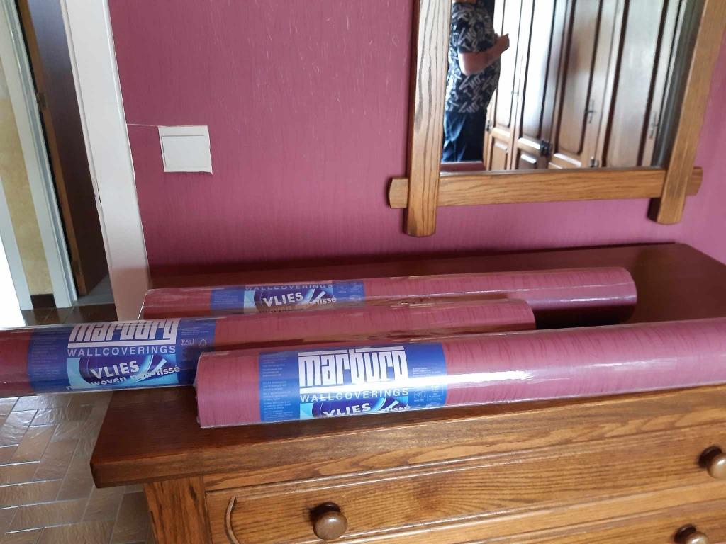 3 rollen vliesbehang nieuw in plastiek, Huis en Inrichting, Stoffering | Behang, Ophalen, Roze