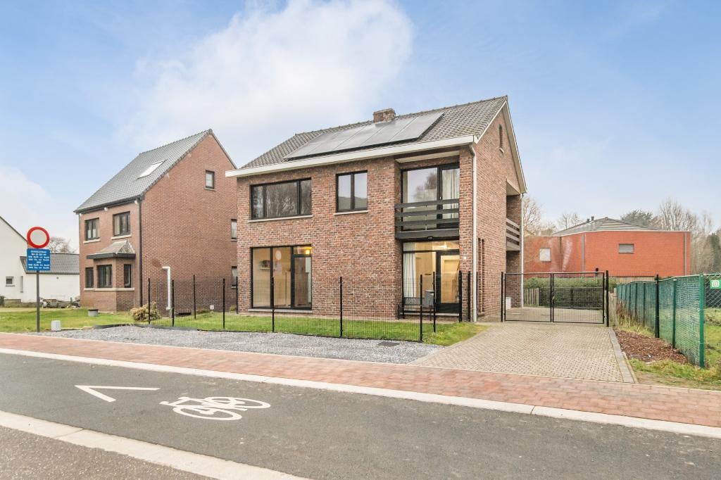 Instapklare woning met veel licht te Heusden-Zolder, Immo, 500 tot 1000 m², Vrijstaande woning, Provincie Limburg, 123 m²