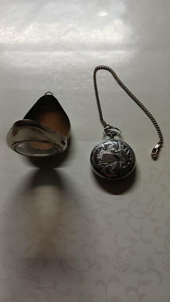zakhorloge met ketting-nieuw- met oude opbergdoos-werkend, Handtassen en Accessoires, Horloges | Antiek, Ophalen, Zakhorloge, Met ketting