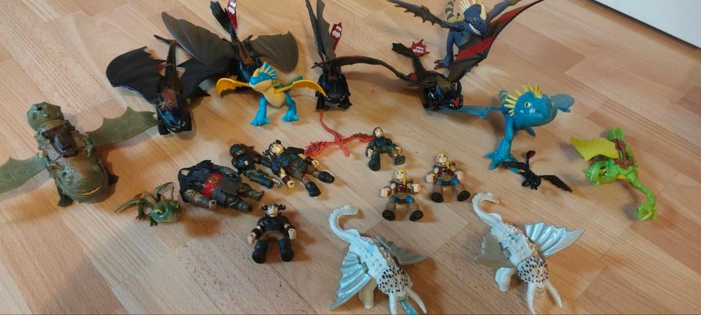 Drakenrijders in lot of apart te koop
 Draak + figuur =5 eur, Kinderen en Baby's, Ophalen of Verzenden