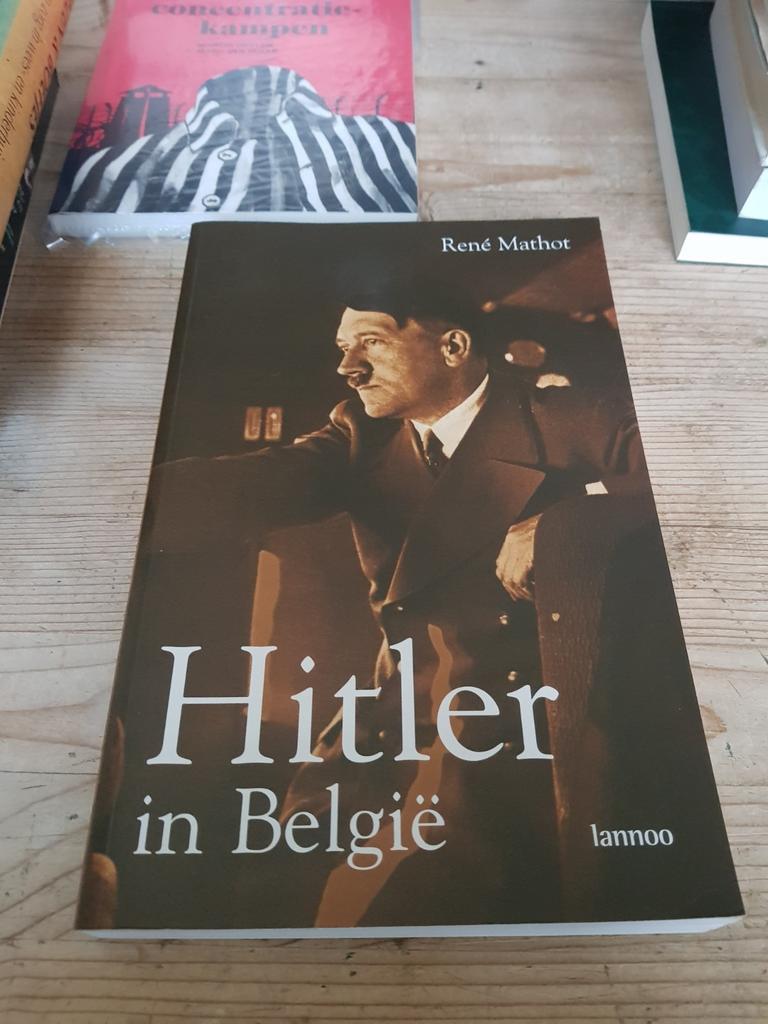 Hitler in België mei-juni 1940 LANNOO René Mathot 288p., Ophalen of Verzenden, Zo goed als nieuw