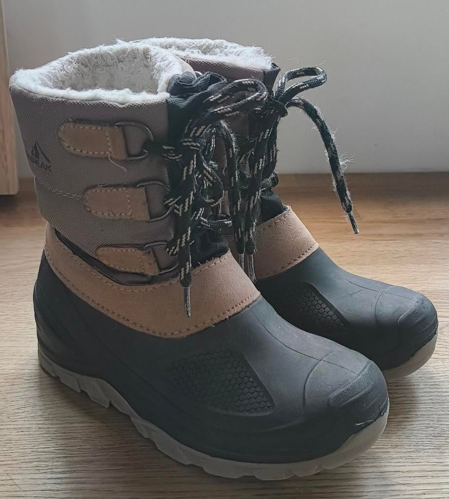Snow boots - warm en waterdicht - maat 30/31, Ophalen, Zo goed als nieuw, Mountain peak, Jongen of Meisje