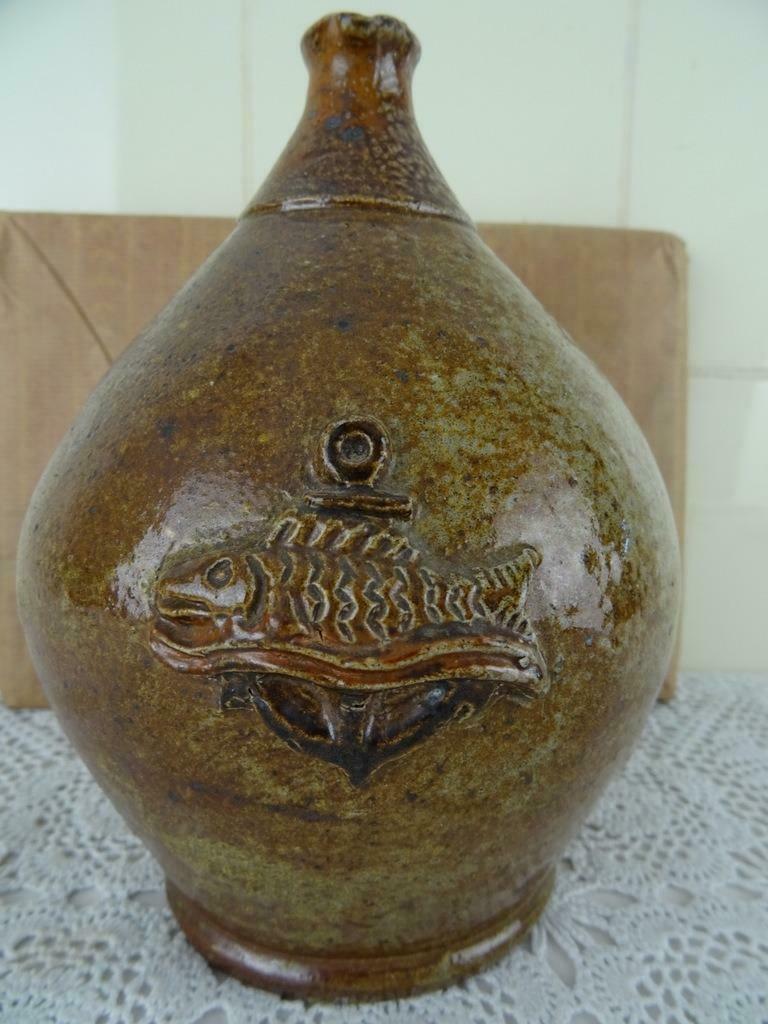 Antieke religieuze kan Terraco Beesel draak aardewerk  1930, Antiek en Kunst, Ophalen of Verzenden