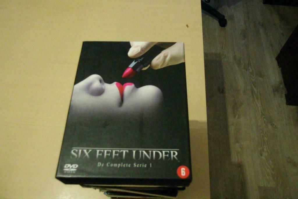 six feet under  5 dvd's box, Enlèvement