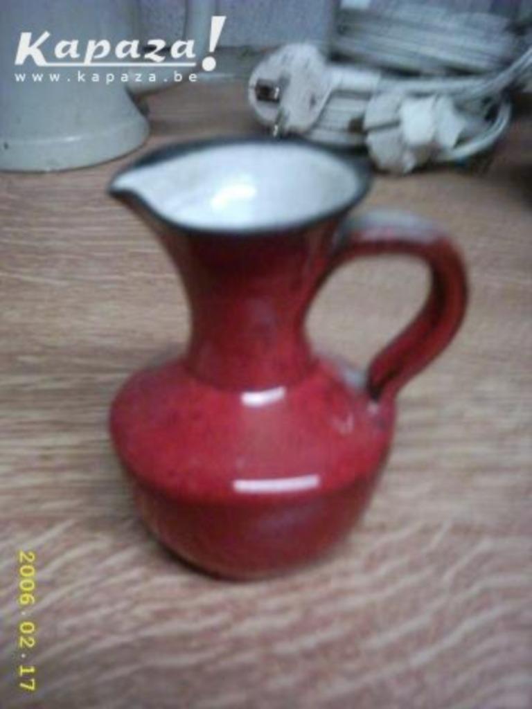 Vaasje rood oud , Ophalen of Verzenden
