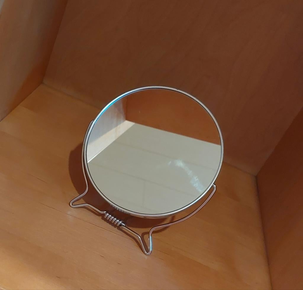 Make-up spiegel, dubbelzijdig op standaard, Handtassen en Accessoires, Uiterlijk | Cosmetica en Make-up, Ophalen of Verzenden