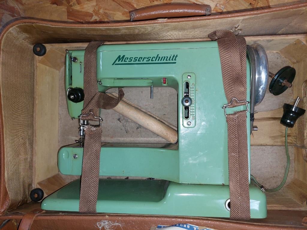 Messerschmitt stikmachine, Antiek en Kunst, Antiek | Naaimachines, Ophalen