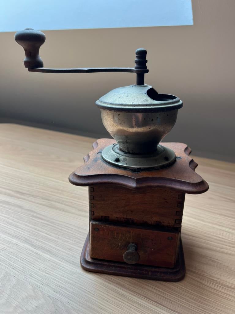 Oude koffiemolen, Ophalen