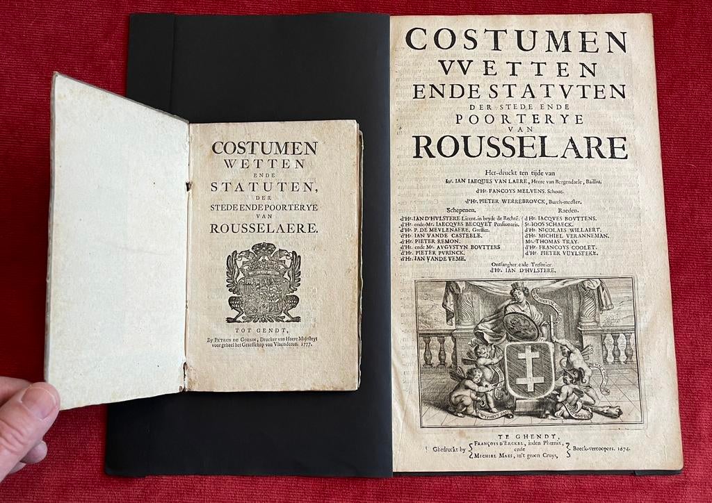 Roeselare: 2 x “Costumen… van … Roussela(e)re“, 1674 en 1777, Antiek en Kunst, Antiek | Boeken en Manuscripten, Ophalen