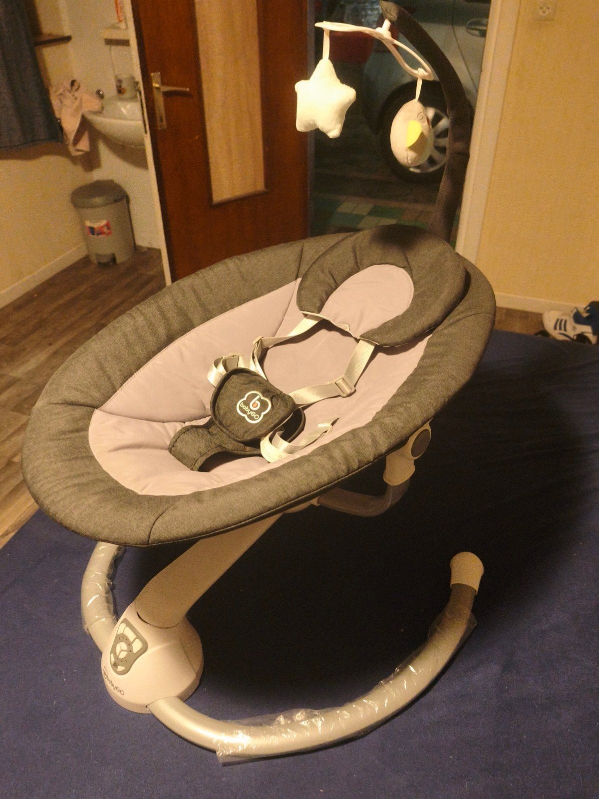 babyGO Homey elektrische babyschommel, Kinderen en Baby's, Wipstoeltjes, Overige merken, Schommelstoel, Zo goed als nieuw, Met gordel(s) of riempje(s)
