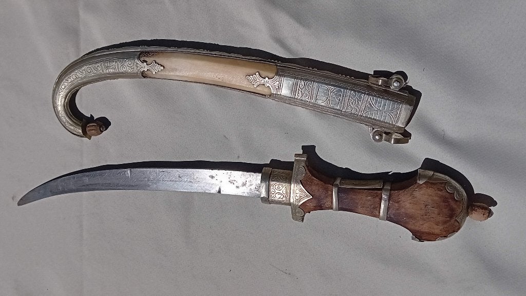 Grand poignard ancien d'Afrique du Nord, Enlèvement ou Envoi, Armée de terre, Couteau ou Poignard