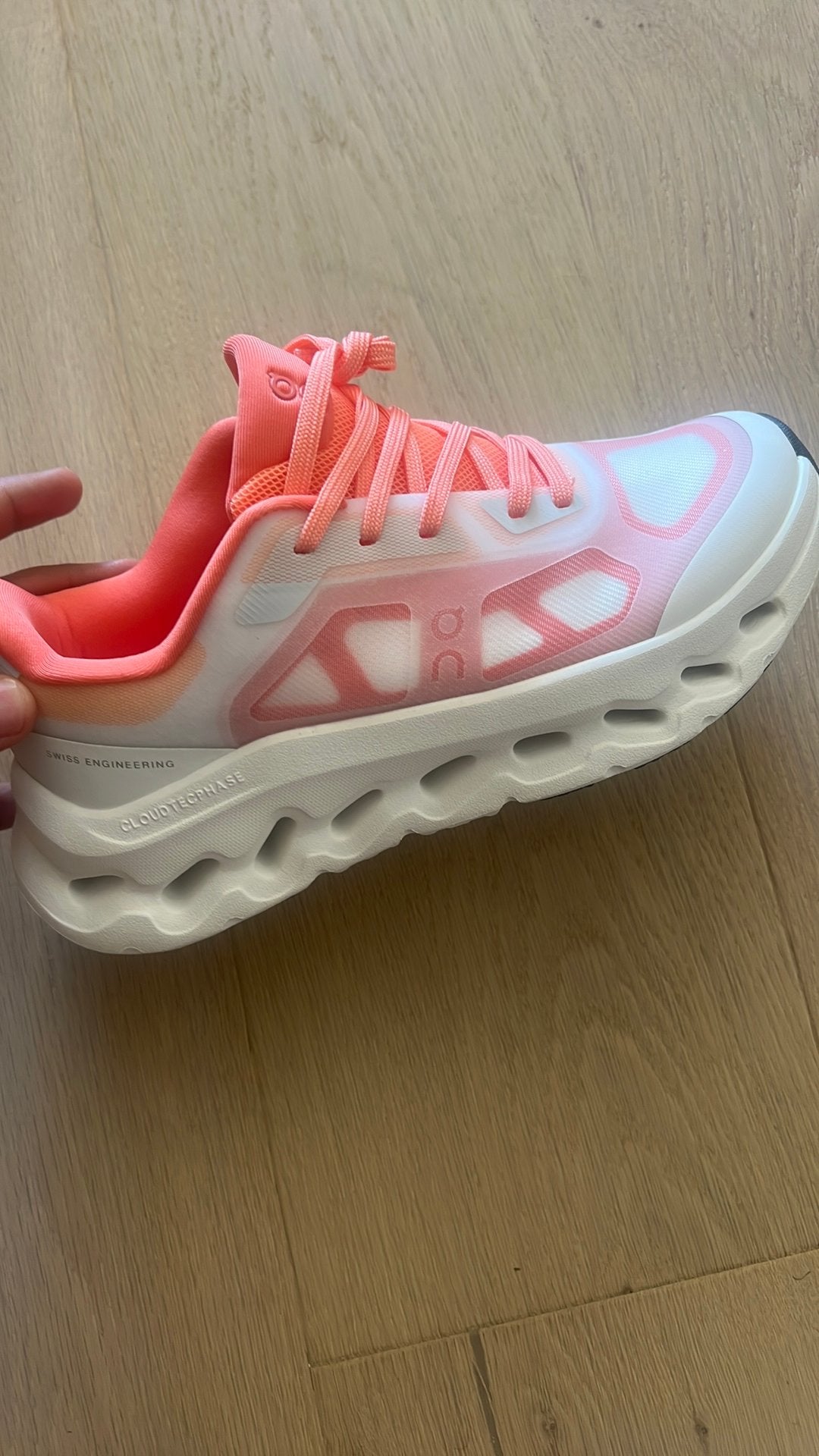 On cloud, Sport en Fitness, Loopsport en Atletiek, Ophalen of Verzenden, Zo goed als nieuw