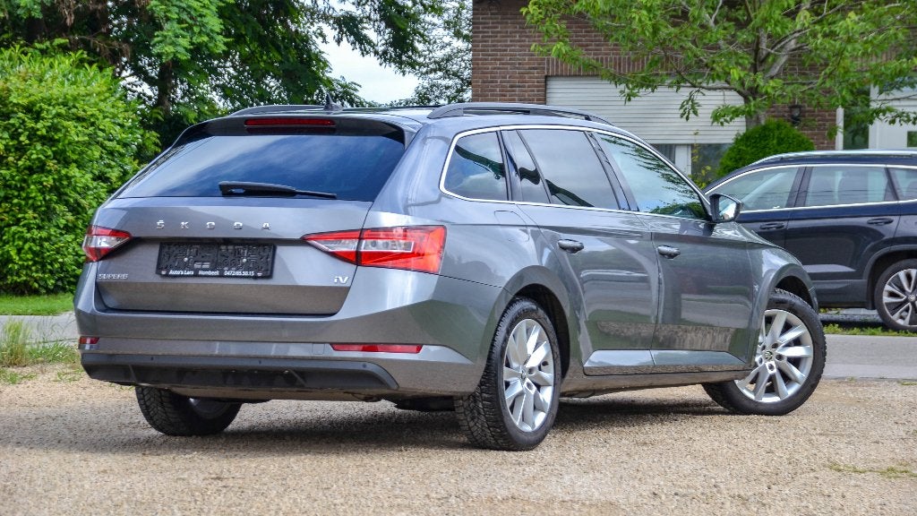 Skoda Superb iV Ambition Plug In Hybrid 2022 1 Jaar Garantie, Autos, Argent ou Gris, Achat, Euro 6, Entreprise