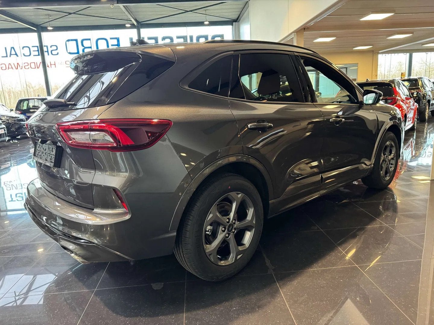 Ford Kuga Kuga 1.5 ST-LINE / NIEUWE WAGEN / 2 Jaar Garantie, Auto's, Automaat, Stof, Gebruikt, Zwart