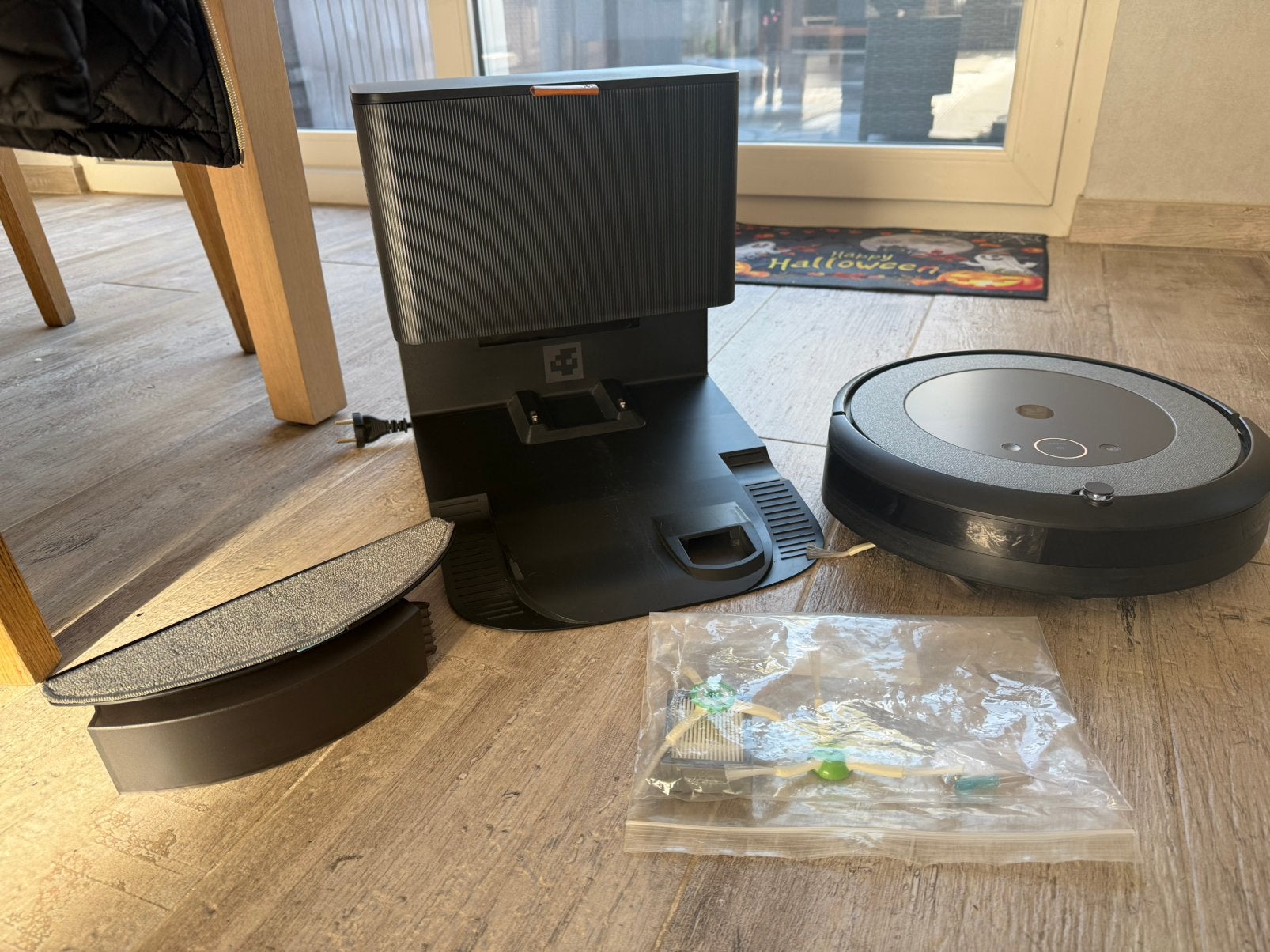 IRobot I5+ Combo + station, Station de charge, Sac à poussière, Comme neuf, Aspirateur robot