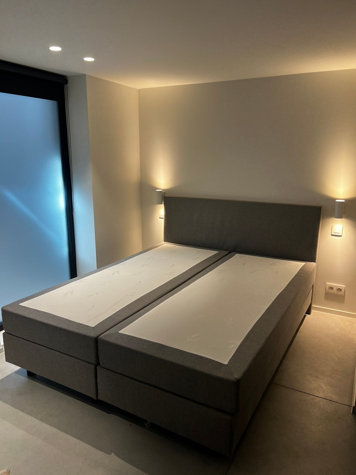 Boxspring bed, Gris, Enlèvement, Utilisé, 200 cm