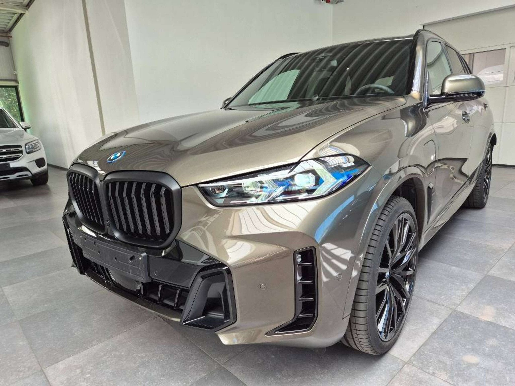 BMW X5 X5 PHEV 3.0AS xDrive50e 360 kw Mkit pano hifi, Auto's, Automaat, 312 pk, Gebruikt, Bruin